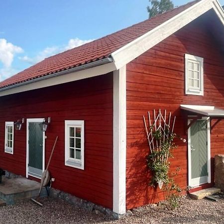 Nyrenoverad Stuga Naera Naturen 林雪平 外观 照片